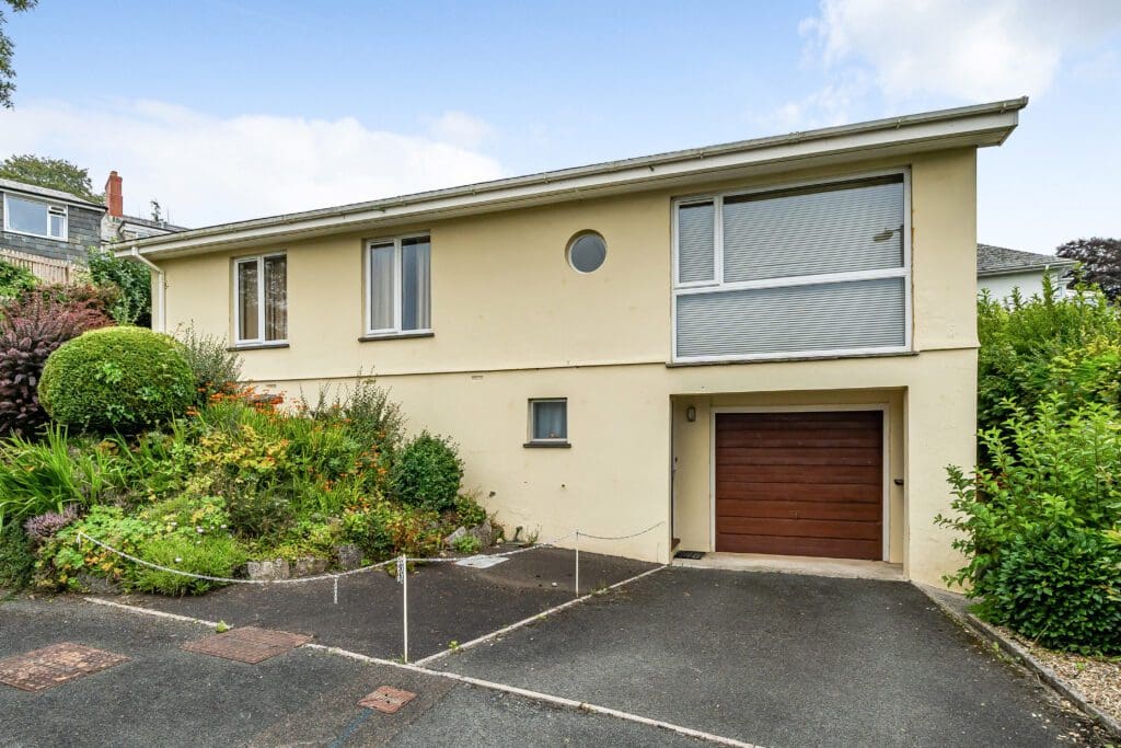 Properties David J Robinson Estate Agents & Auctioneers